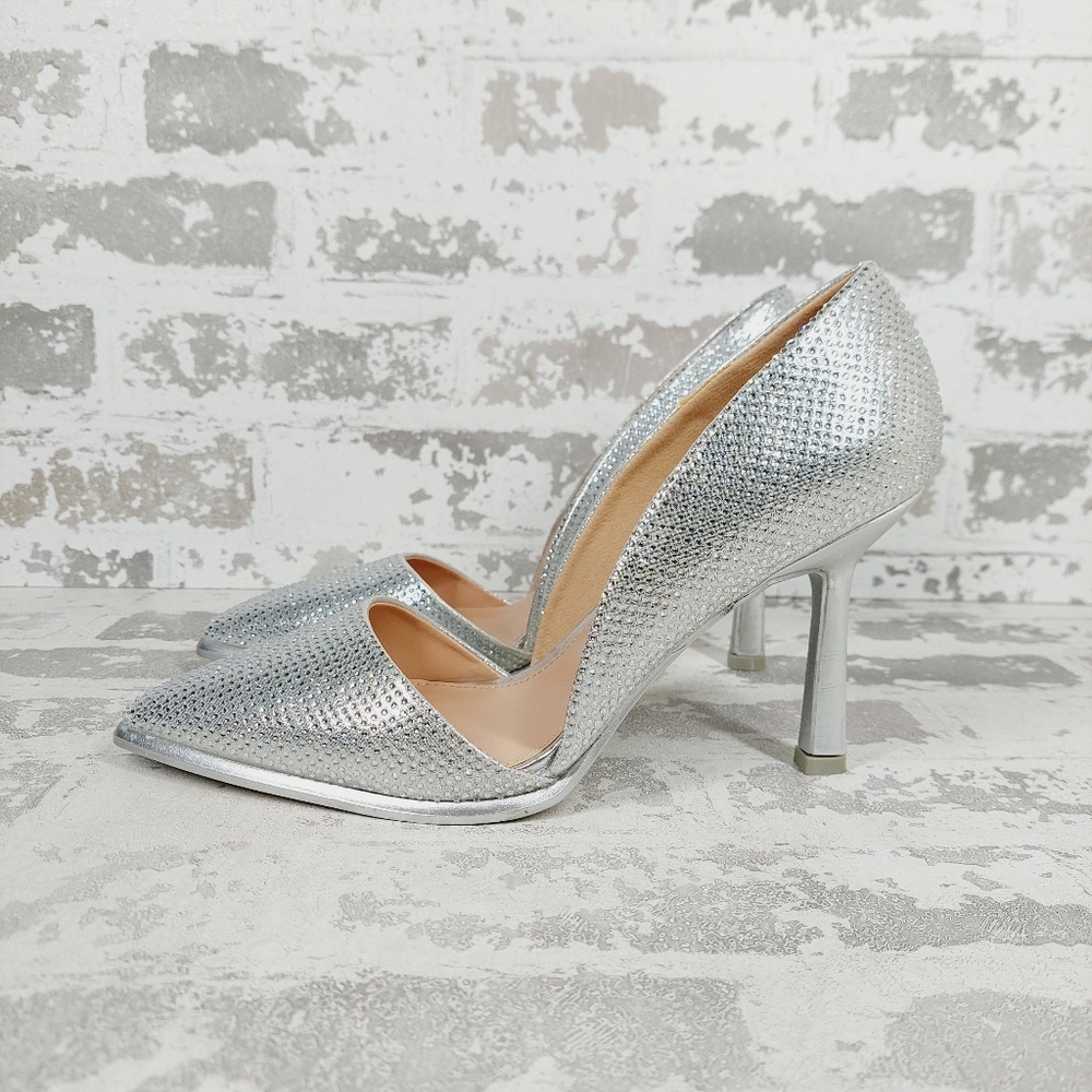 NEW Mia Ciana Silver Rhinestone Pointed Toe Pumps  A866